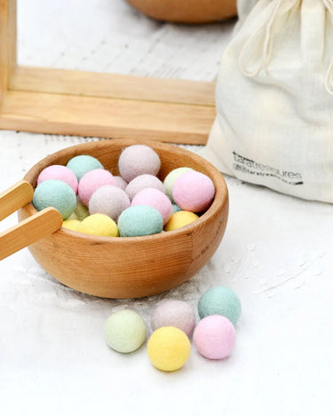 Tara Treasures 30 Wool Felt Balls in a Bag - mixed colours